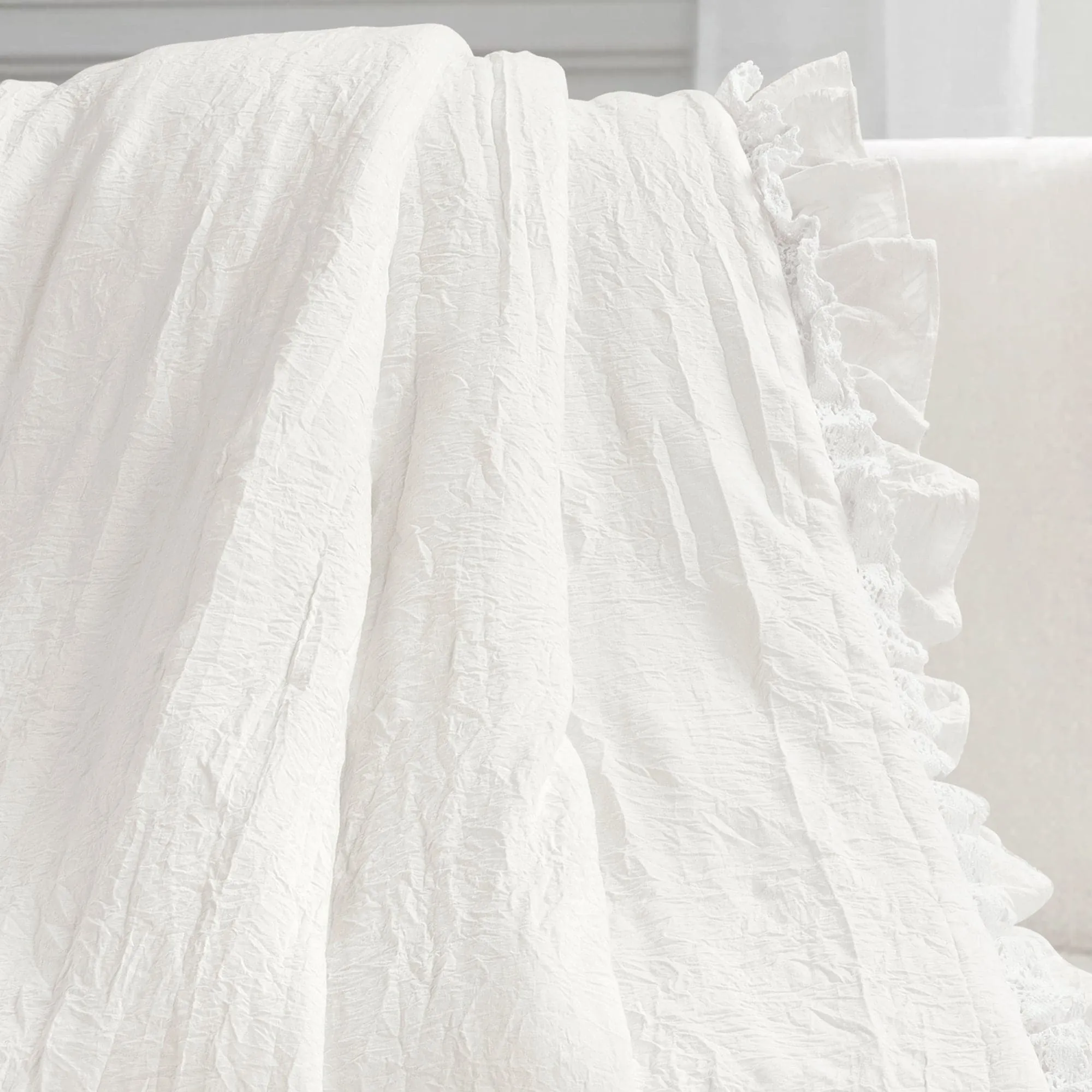 Ella Ruffle Lace Throw Blanket
